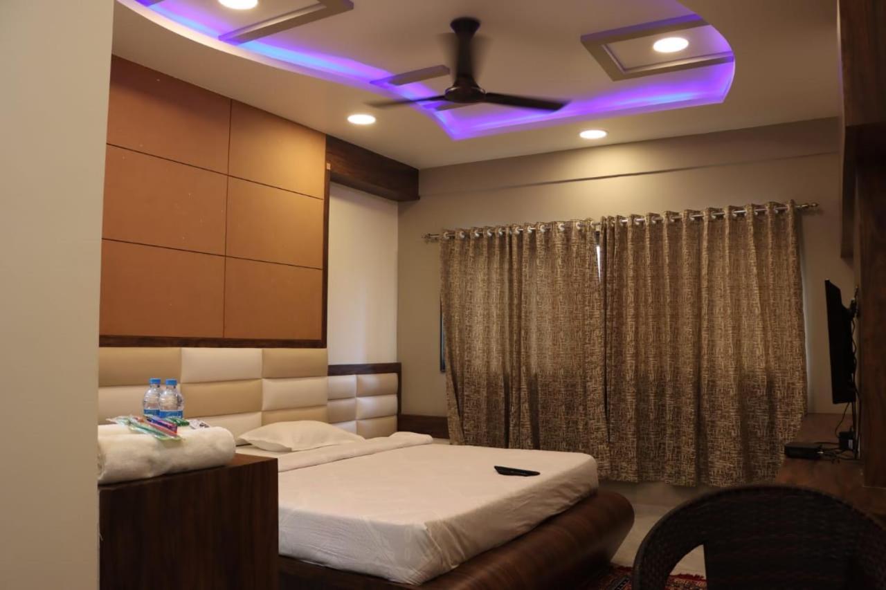 Pawan Executive Tuljapur Exterior foto