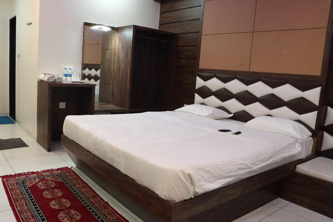 Pawan Executive Tuljapur Exterior foto