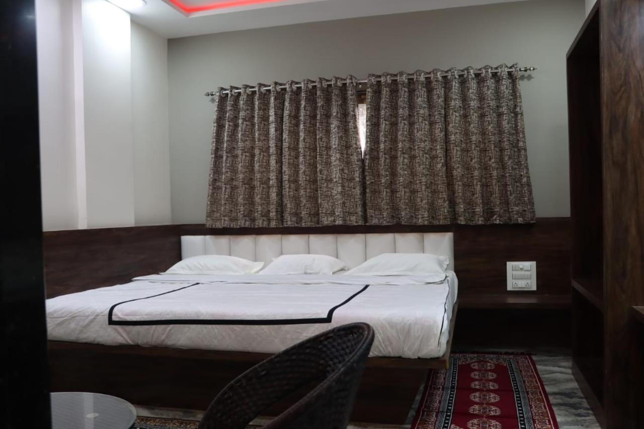 Pawan Executive Tuljapur Exterior foto